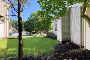 24 Albury Way, North Brunswick Township, NJ 08902 - Photo 5