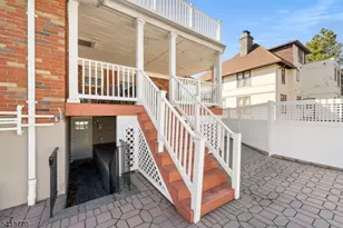 1070 Cumbermeade Rd, Fort Lee, NJ 07024 - Photo 11