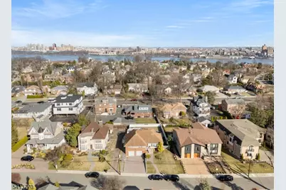 1070 Cumbermeade Rd, Fort Lee, NJ 07024 - Photo 5