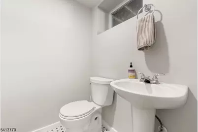 1070 Cumbermeade Rd, Fort Lee, NJ 07024 - Photo 13