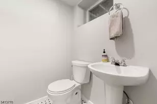 1070 Cumbermeade Rd, Fort Lee, NJ 07024 - Photo 33