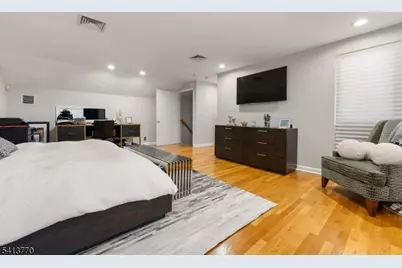 1070 Cumbermeade Rd, Fort Lee, NJ 07024 - Photo 23