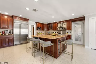 1070 Cumbermeade Rd, Fort Lee, NJ 07024 - Photo 17