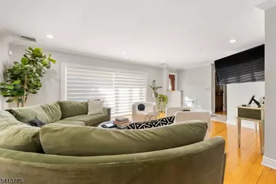 1070 Cumbermeade Rd, Fort Lee, NJ 07024 - Photo 13