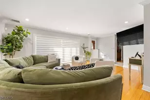 1070 Cumbermeade Rd, Fort Lee, NJ 07024 - Photo 13