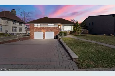 1070 Cumbermeade Rd, Fort Lee, NJ 07024 - Photo 1