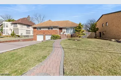 1070 Cumbermeade Rd, Fort Lee, NJ 07024 - Photo 3