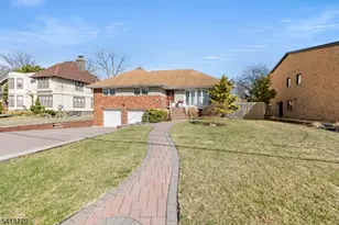 1070 Cumbermeade Rd, Fort Lee, NJ 07024 - Photo 3