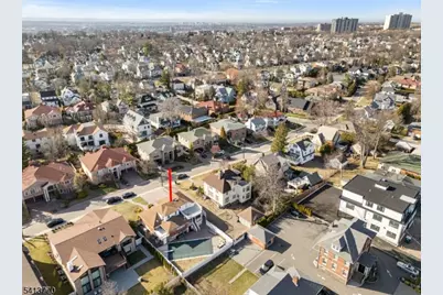 1070 Cumbermeade Rd, Fort Lee, NJ 07024 - Photo 7