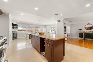 1070 Cumbermeade Rd, Fort Lee, NJ 07024 - Photo 19