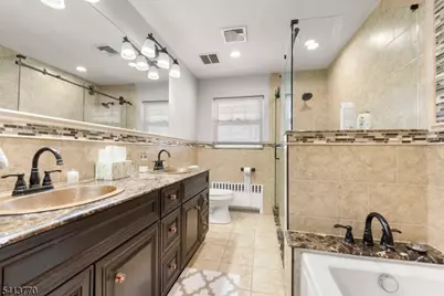 1070 Cumbermeade Rd, Fort Lee, NJ 07024 - Photo 25