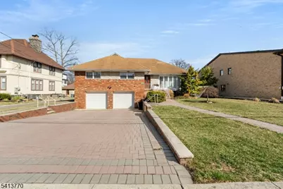 1070 Cumbermeade Rd, Fort Lee, NJ 07024 - Photo 1