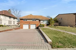 1070 Cumbermeade Rd, Fort Lee, NJ 07024 - Photo 1