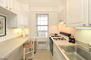 5 Roosevelt Pl, Montclair Twp., NJ 07042 - Photo 3