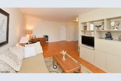 5 Roosevelt Pl #2B, Montclair Twp., NJ 07042 - Photo 9