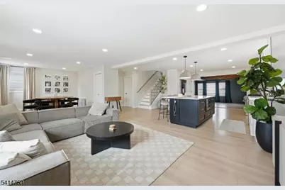 60 Rollins Ave, Clifton, NJ 07011 - Photo 3