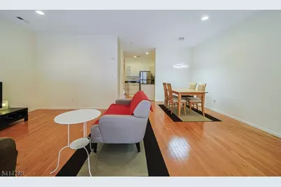 8005 Brittany Dr #8005, Wayne, NJ 07470 - Photo 15