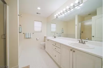 8005 Brittany Dr #8005, Wayne, NJ 07470 - Photo 25