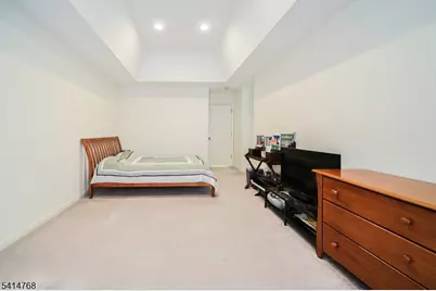 8005 Brittany Dr #8005, Wayne, NJ 07470 - Photo 23