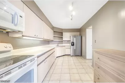 1055 River Rd #814, Edgewater, NJ 07020 - Photo 9