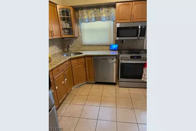 154 W Side Ave, Jersey City, NJ 07305 - Photo 9