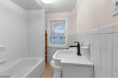 44 Stuyvesant Ave, Newark, NJ 07106 - Photo 15