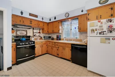 6 Wyndwood Rd, Morris Plains, NJ 07950 - Photo 13