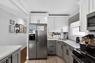 186 Fabyan Pl, Newark, NJ 07112 - Photo 7