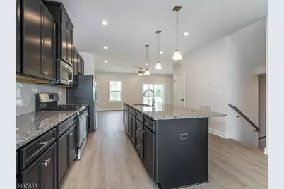 3 Peckwell St, Mount Olive, NJ 07828 - Photo 3