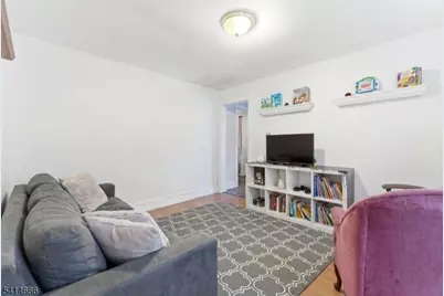 302 Oswald Pl, Union Township, NJ 07088 - Photo 5