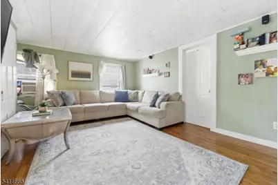 302 Oswald Pl, Union Township, NJ 07088 - Photo 3