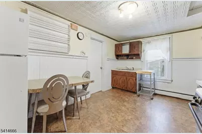 302 Oswald Pl, Union Township, NJ 07088 - Photo 7