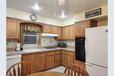 10 Sunrise Ave, Bloomingdale, NJ 07403 - Photo 9