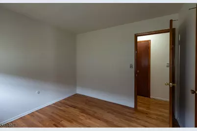 318 Kennedy Dr, Linden, NJ 07036 - Photo 9