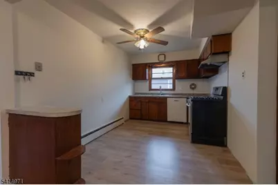 318 Kennedy Dr, Linden, NJ 07036 - Photo 7