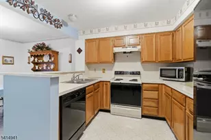 20 Heritage Ct, Jefferson Township, NJ 07438 - Photo 11