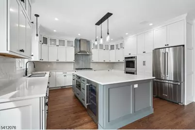 4 Plymouth Dr, Livingston, NJ 07039 - Photo 7