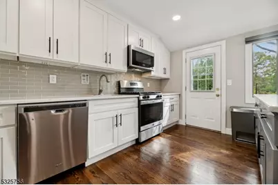 102 Jamestown Rd, Montgomery Township, NJ 08502 - Photo 5