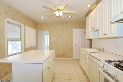 1044 Grandview Ave, Union Township, NJ 07083 - Photo 9