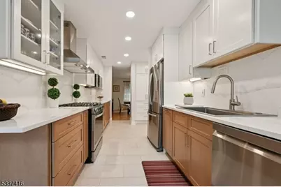 8 Sherwood Dr, Mountain Lakes, NJ 07046 - Photo 7