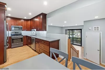 117 Sunset Ky, Secaucus, NJ 07094 - Photo 5