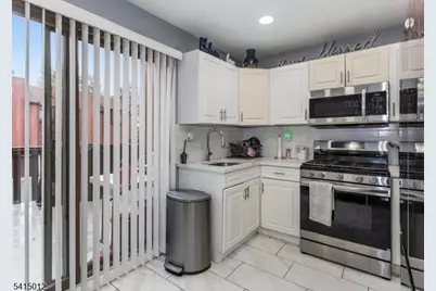 40 Bennington Sq, Washington Township, NJ 07840 - Photo 7