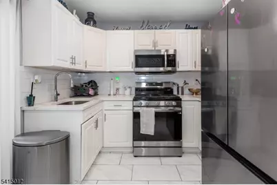 40 Bennington Sq, Washington Township, NJ 07840 - Photo 9