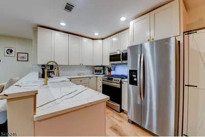 102 Woods Edge Dr #102, Roxbury Township, NJ 07876 - Photo 7