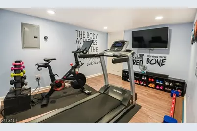 1 Hilltop Pl, Montclair, NJ 07042 - Photo 23