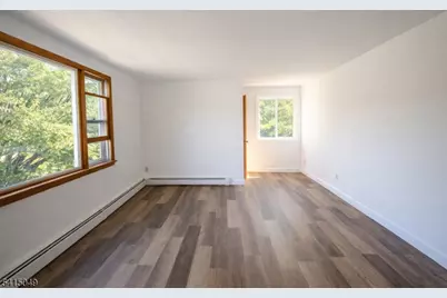 34 Mawhinney Ave, Hawthorne, NJ 07506 - Photo 5