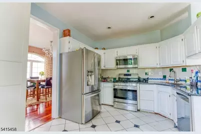 10 Marco Polo Ct, Franklin Township, NJ 08823 - Photo 5