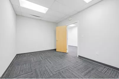 1 Lethbridge Plz, Mahwah, NJ 07430 - Photo 5