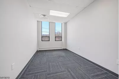 1 Lethbridge Plz, Mahwah, NJ 07430 - Photo 9