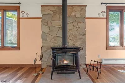 2 Oneida Ave, Hopatcong, NJ 07843 - Photo 9